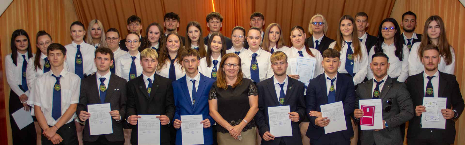 Befejeződött 12.b osztály érettségi vizsgája